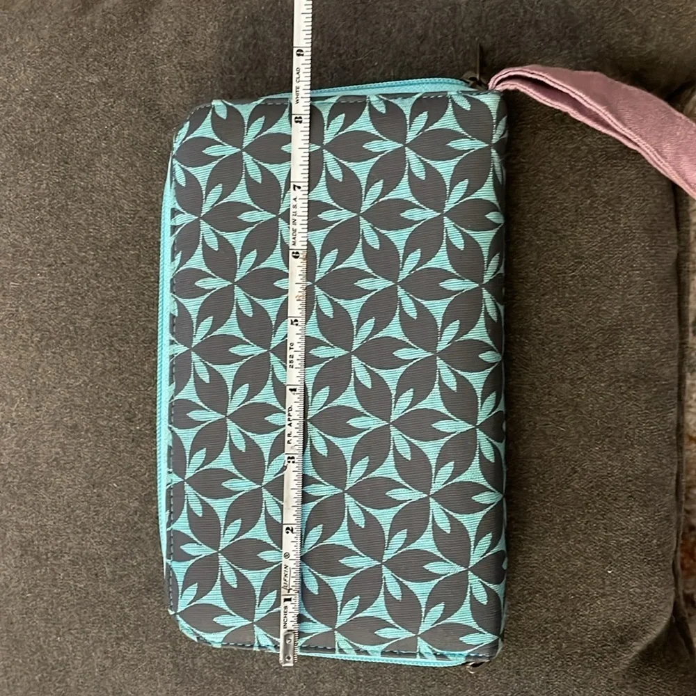 Malia designs zippered wristlet.